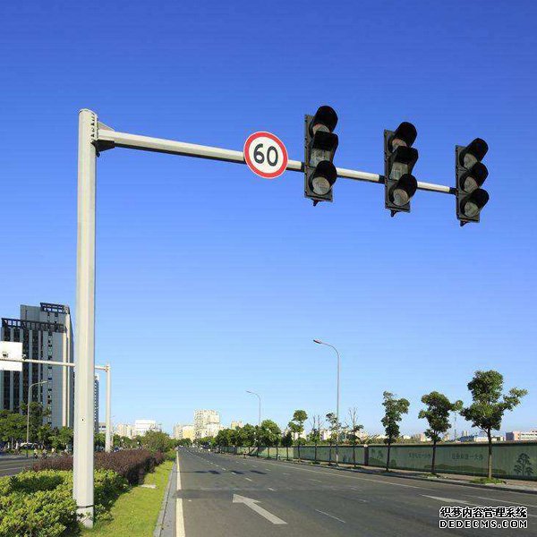 路邊限速信號燈監視桿
